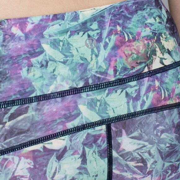 * NWT Lululemon Run: Top Speed Crop Iridescent Multi Size 4 Luxtreme - Picture 11 of 15